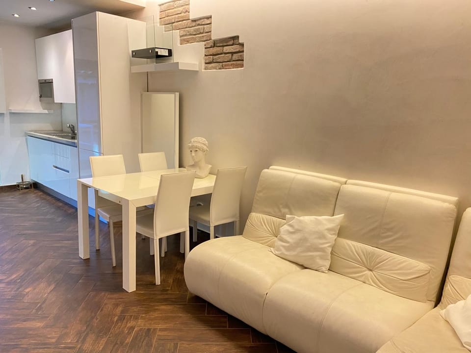 Kitchen or kitchenette, Living room, Seating area, Dining area, minibar