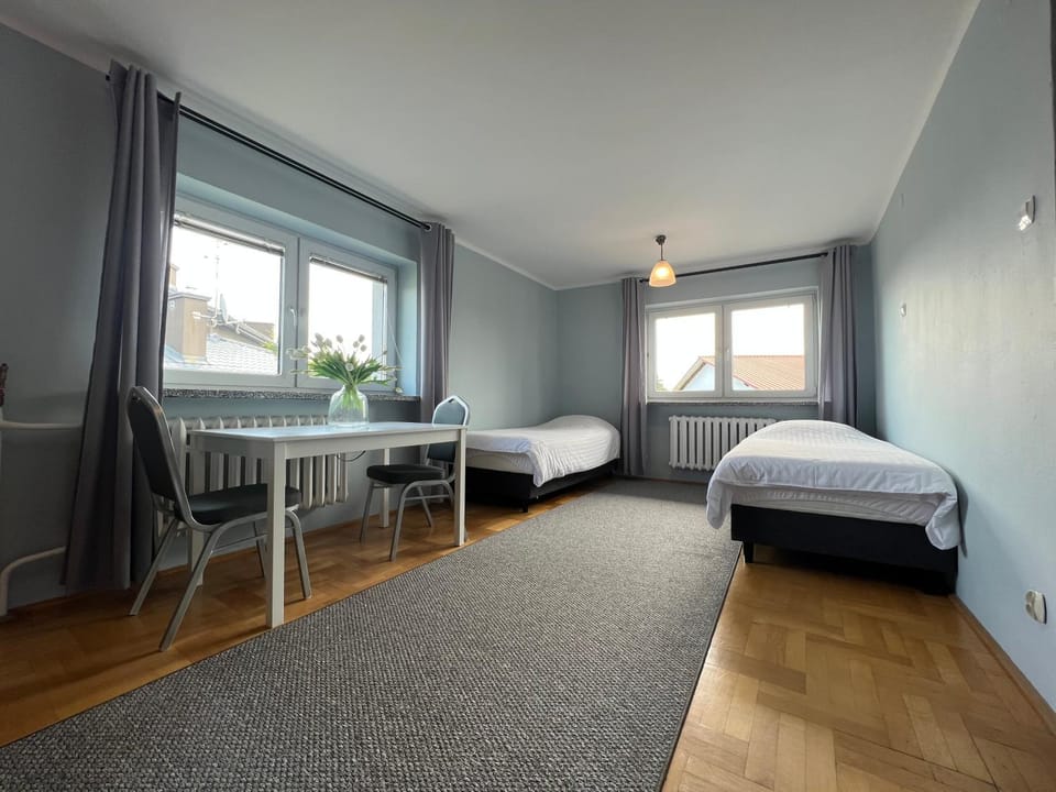 Bed, Photo of the whole room, Seating area, Bedroom, hair dresser