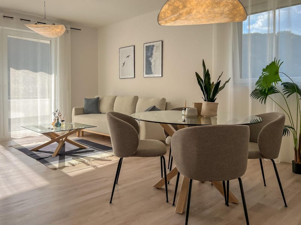 Living room, Dining area