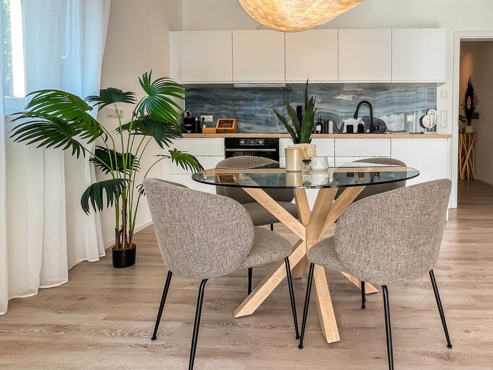 Coffee/tea facilities, Kitchen or kitchenette, Dining area, Food, pet friendly, stove, kitchen