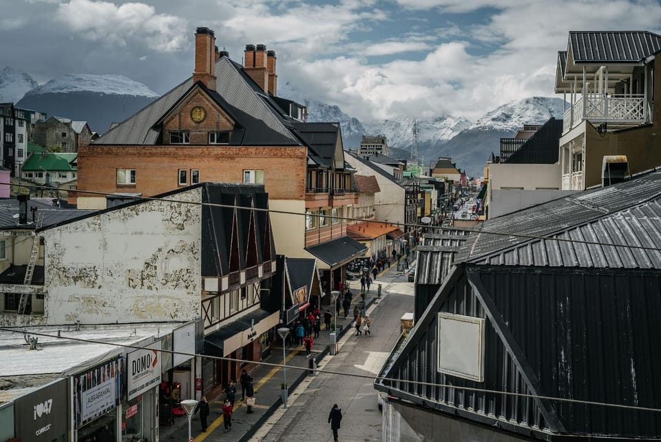 Property building, Day, Neighbourhood, Natural landscape, City view, Mountain view, Street view, Location