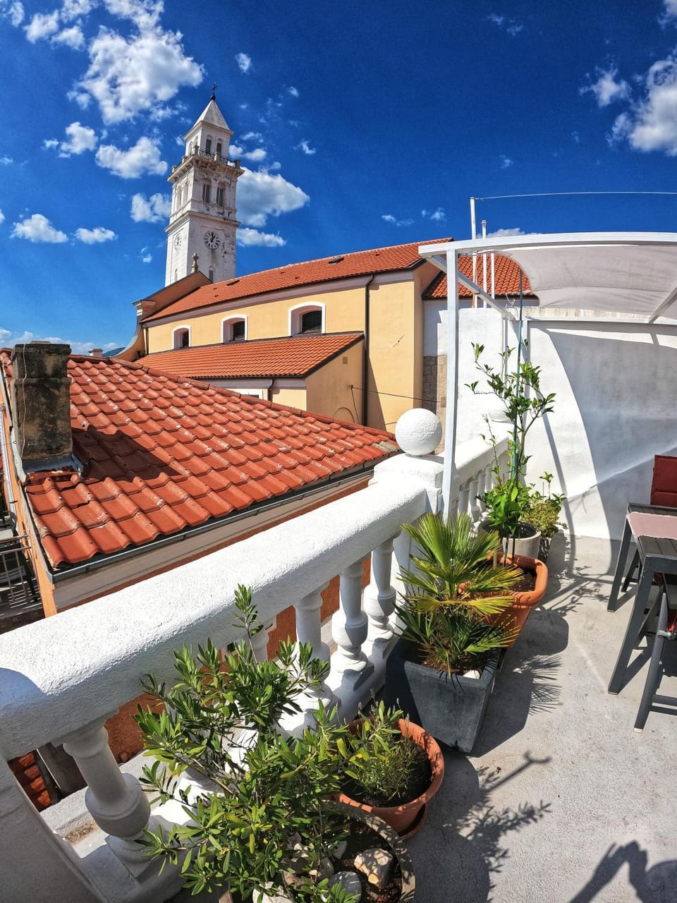 Property building, Day, View (from property/room), Balcony/Terrace
