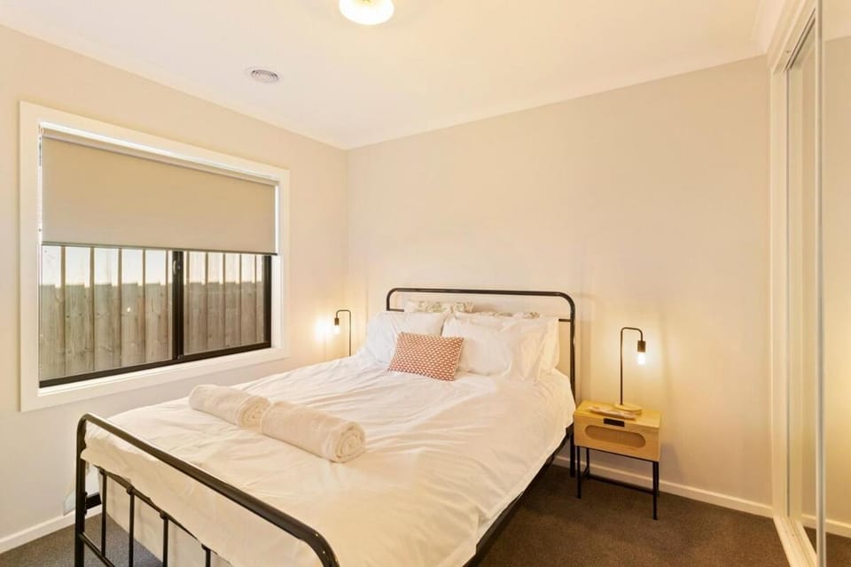 Modern Family-Friendly Getaway 4-Bdr 2 Bath House in Cowes