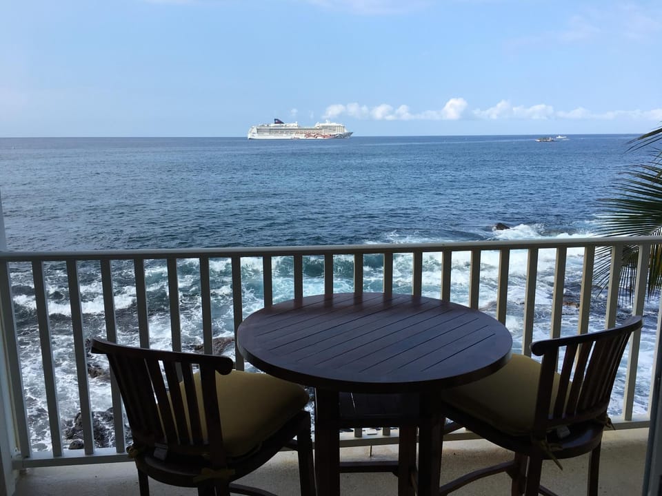 Beautiful Oceanfront Welcomes you at Hale Kona Kai 203 by Casago Kona House in Holualoa