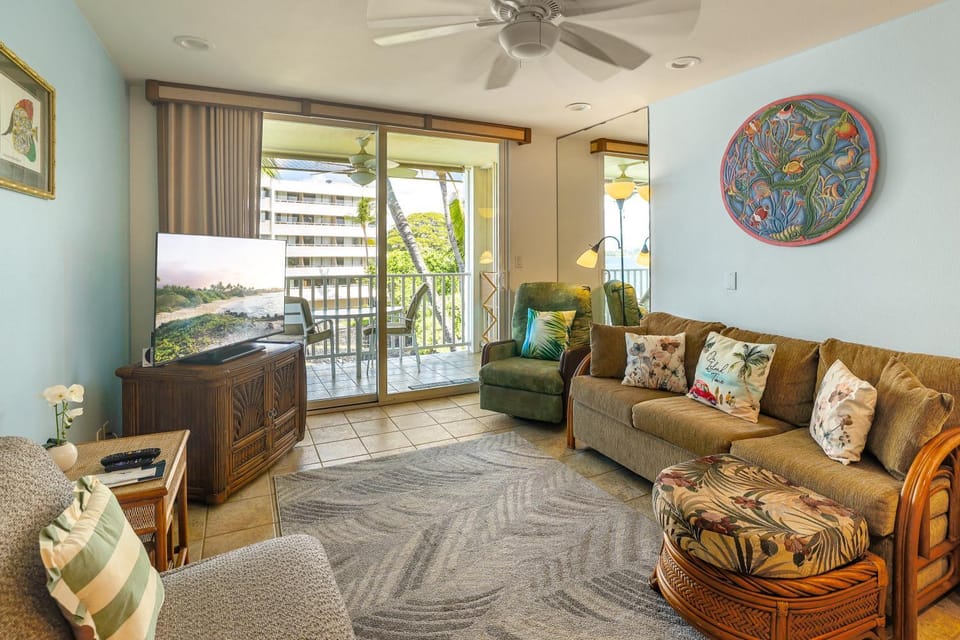 Condo On the Ocean, Lagoon and Garden - Hale Kona Kai 411 by Casago Kona House in Holualoa