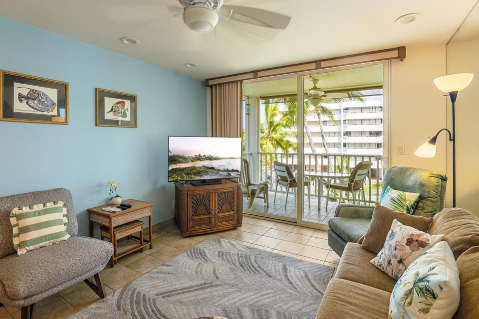 Condo On the Ocean, Lagoon and Garden - Hale Kona Kai 411 by Casago Kona House in Holualoa