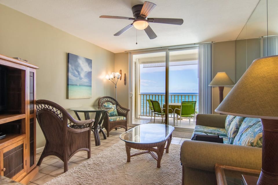 Oceanfront Condo & Walking Distance to Beach and Town- Hale Kona Kai 207 by Casago Kona House in Holualoa