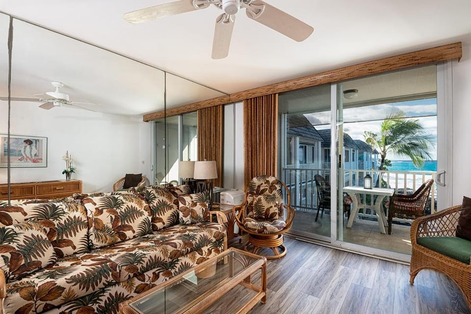 Wonderful Modern Oceanfront Condo - Hale Kona Kai 408 by Casago Kona House in Holualoa