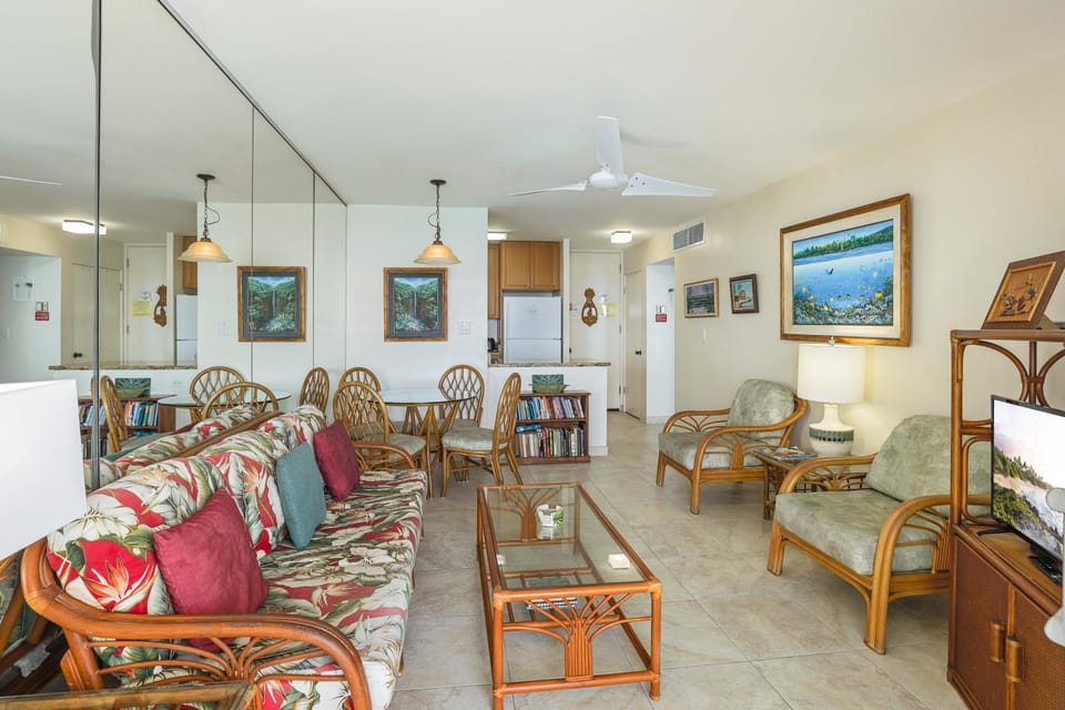 True and Absolute Oceanfront Condo Breathtaking Views From The Lanai - Hale Kona Kai 402 by Casago Kona House in Holualoa