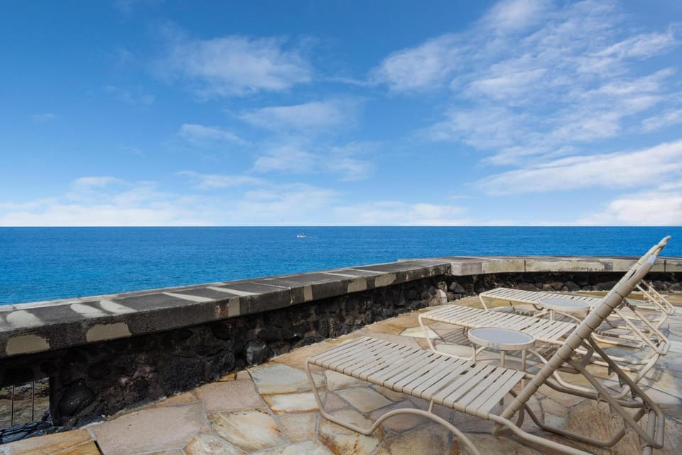 Oceanfront Condo Wrap-Around Lanai Almost Hanging Over The Ocean -Hale Kona Kai 313 by Casago Kona House in Holualoa