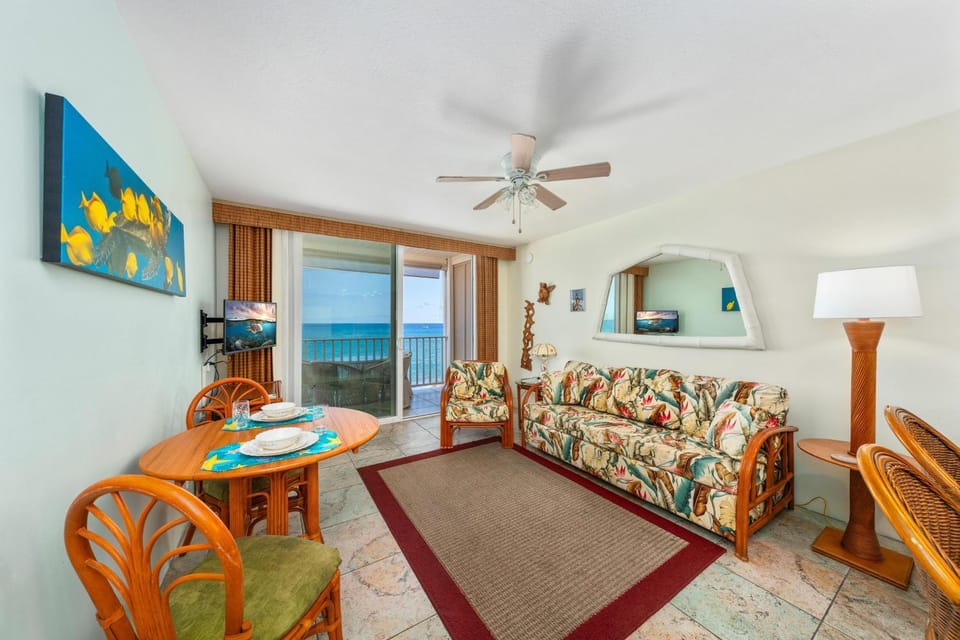 Beautifully Renovated Oceanfront Condo w/ breathe taking Views! - Hale Kona Kai 302 House in Holualoa
