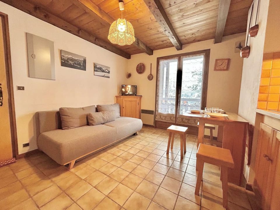 Studio Cabine, 4 Pers. - Balcon, Parking Privé, à 100m des Pistes et Commerces - FR-1-595-77 Cabin in Notre-Dame-de-Bellecombe