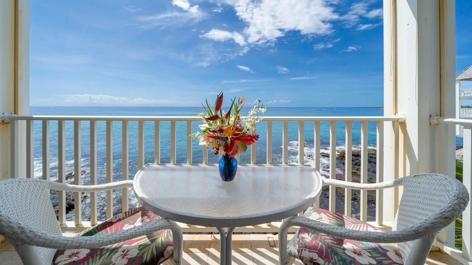 Beautiful Oceanfront Condo! - Hale Kona Kai 303 House in Holualoa