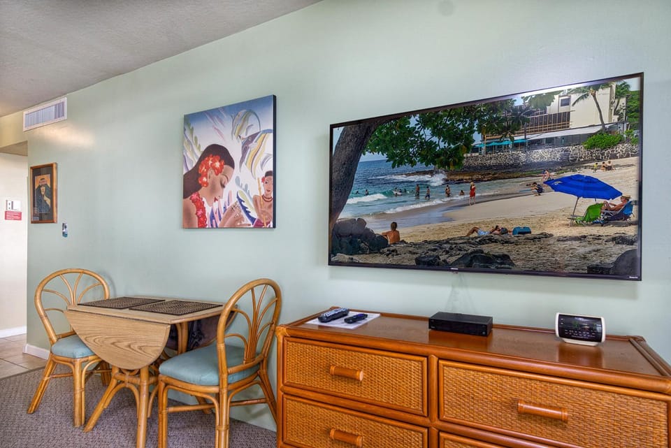 Oceanfront Condo with Lanai that Almost Hangs Over Ocean - Hale Kona Kai 304 by Casago Kona House in Holualoa