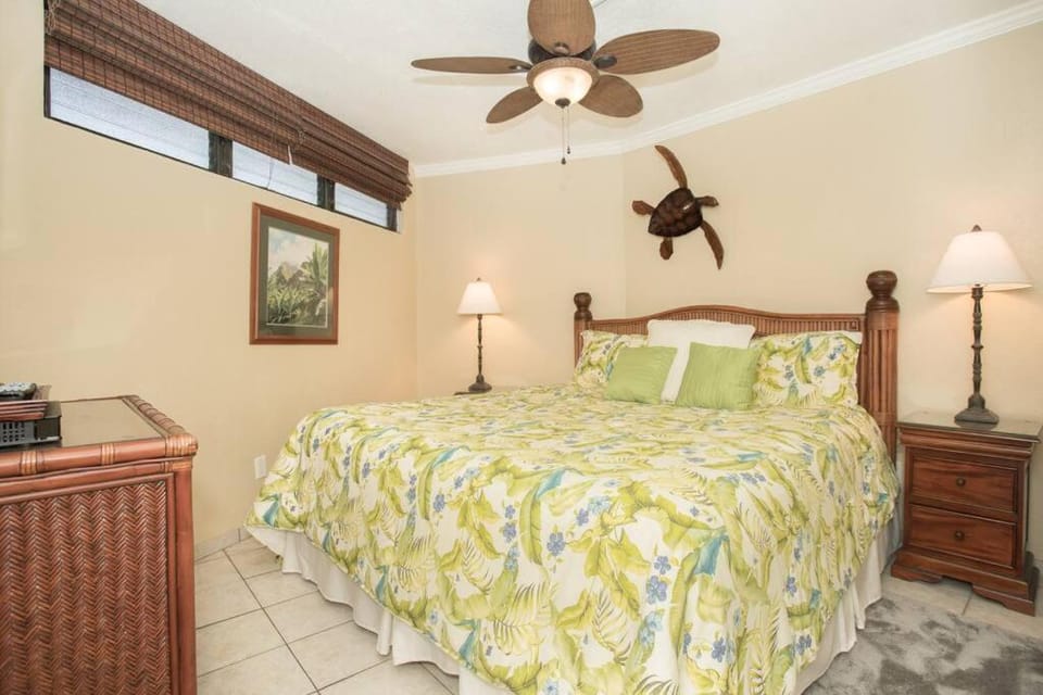 Bed, Photo of the whole room, Bedroom, fireplace