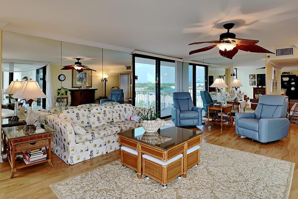 Balcony/Terrace, Living room, Seating area, Sea view, furniture, air conditioner