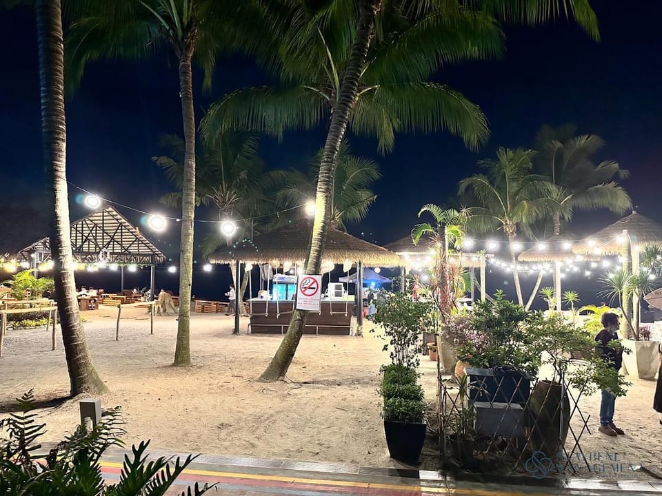 Restaurant/places to eat, Night, Beach