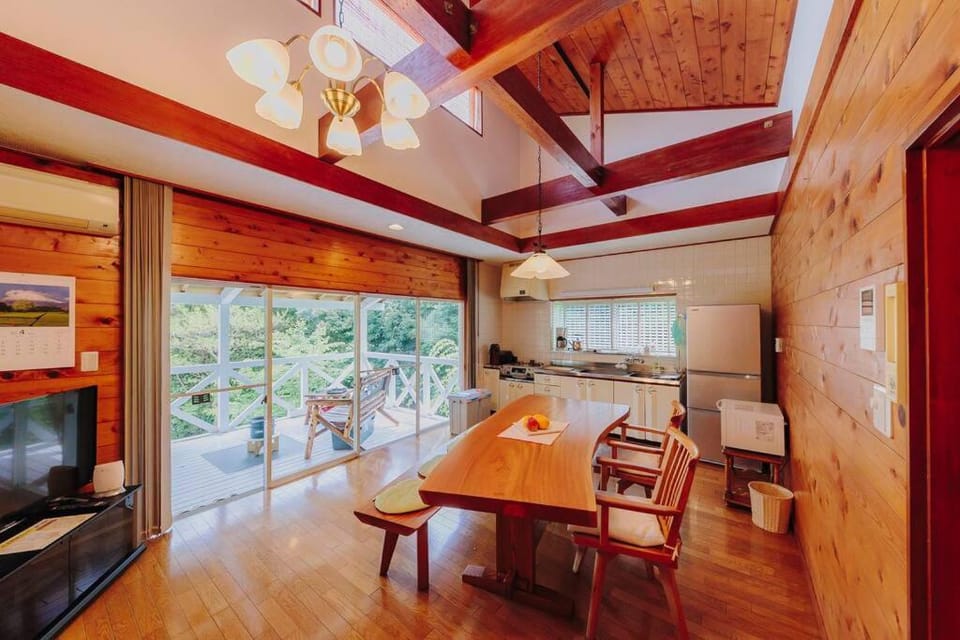 テラスでＢＢＱ「伊豆高原　野鳥の郷ときわ荘」 House in Shizuoka Prefecture