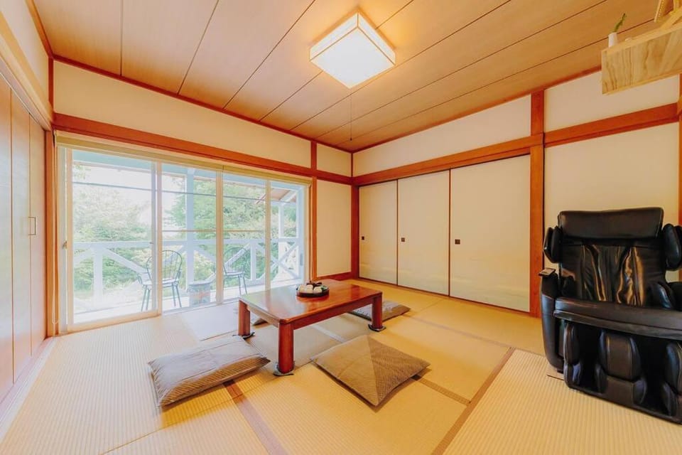 テラスでＢＢＱ「伊豆高原　野鳥の郷ときわ荘」 House in Shizuoka Prefecture