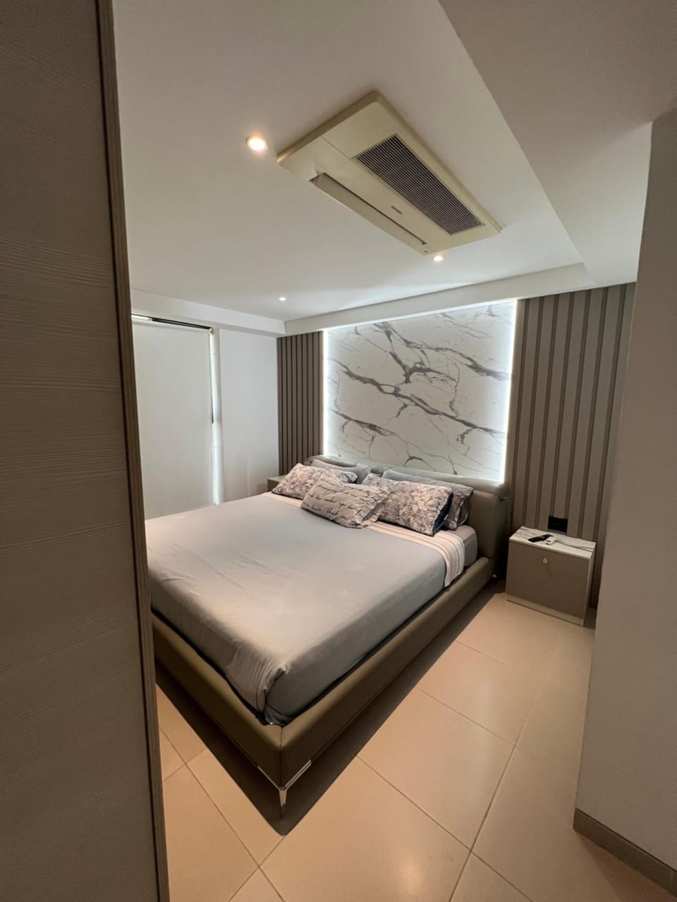 Bed, Photo of the whole room, Bedroom, air conditioner