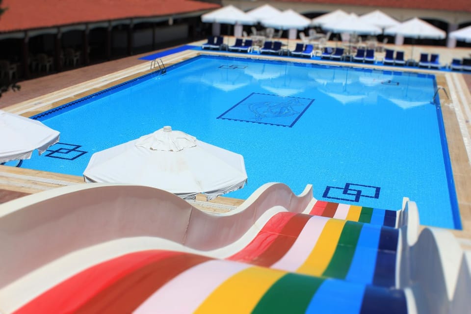 Day, Swimming pool, Swimming pool, sunbed