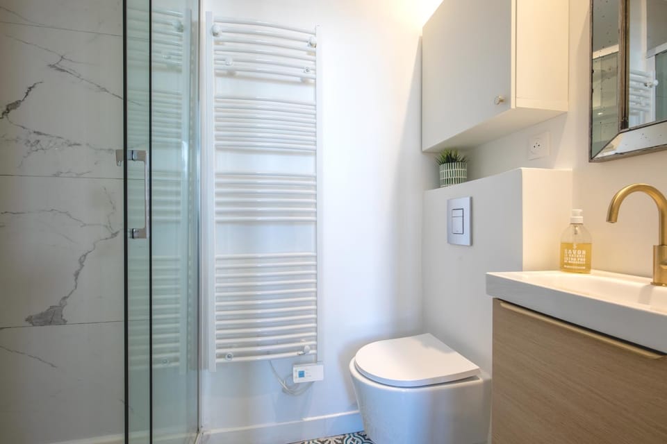 Shower, Toilet, Bathroom