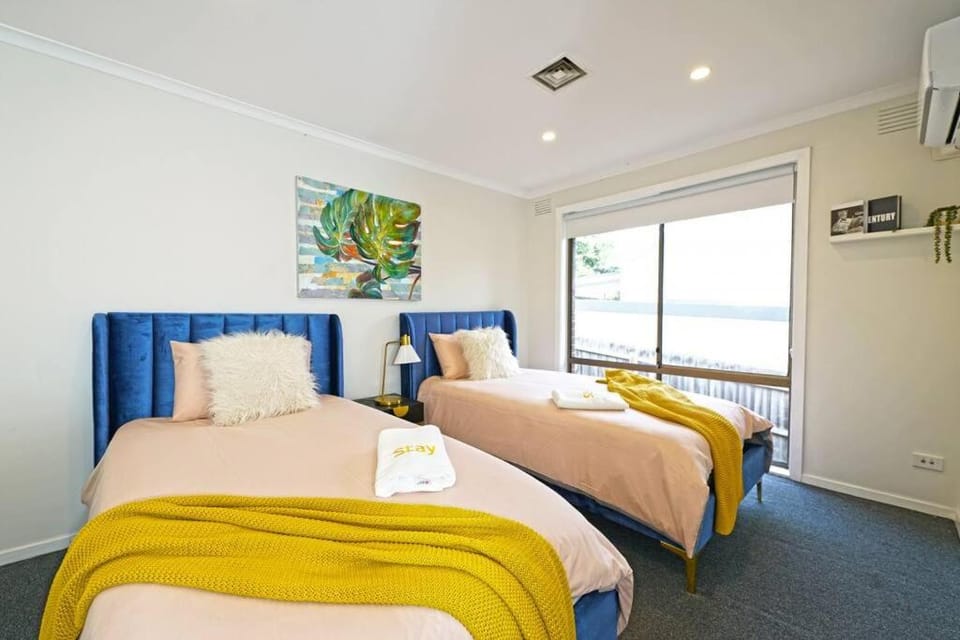 Bed, Bedroom, air conditioner