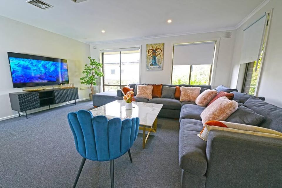 TV and multimedia, Living room, Seating area
