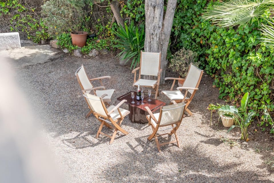 Patio, Day, Garden, Dining area, Garden view