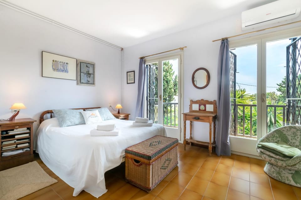 Bed, Balcony/Terrace, Photo of the whole room, Bedroom, towels