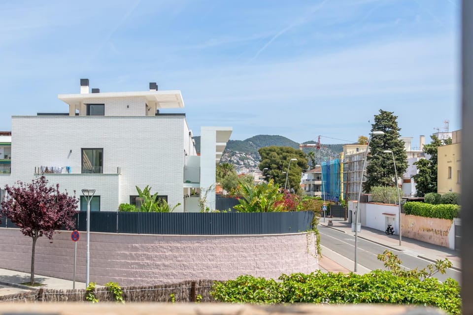 Day, Neighbourhood, City view, Street view