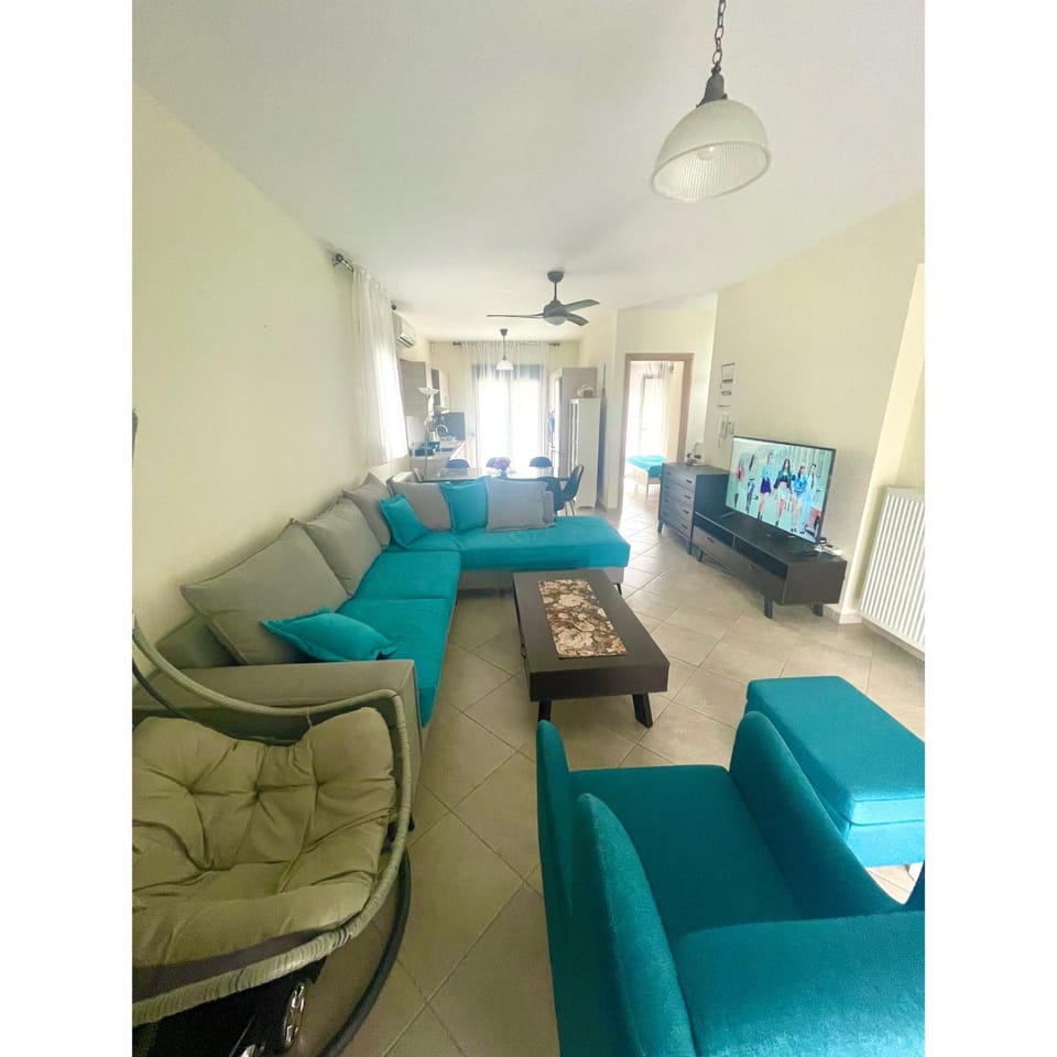 Communal lounge/ TV room, TV and multimedia, Living room, Seating area