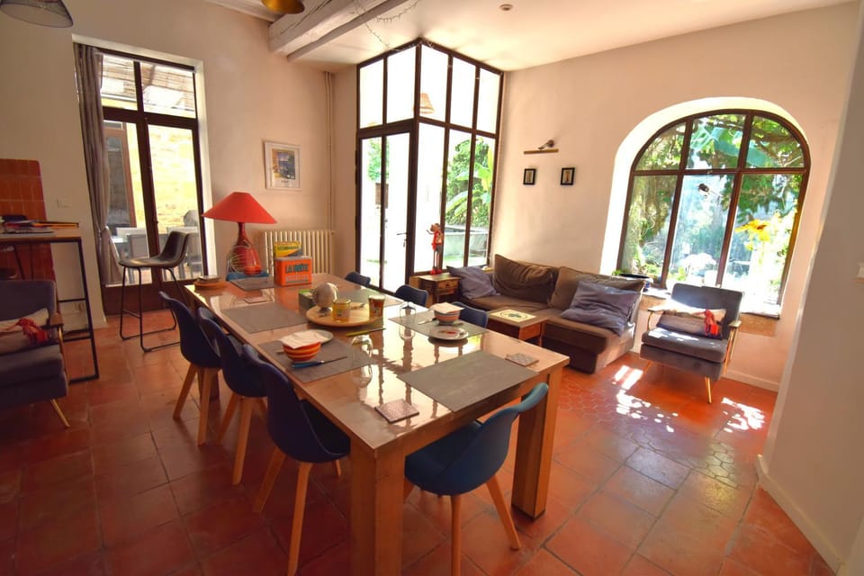 Breakfast, Internal: Not applicable to any particular room