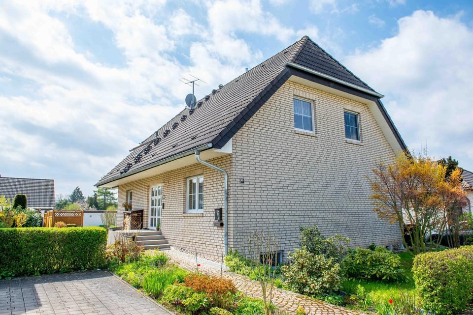 Property building, Day, Garden
