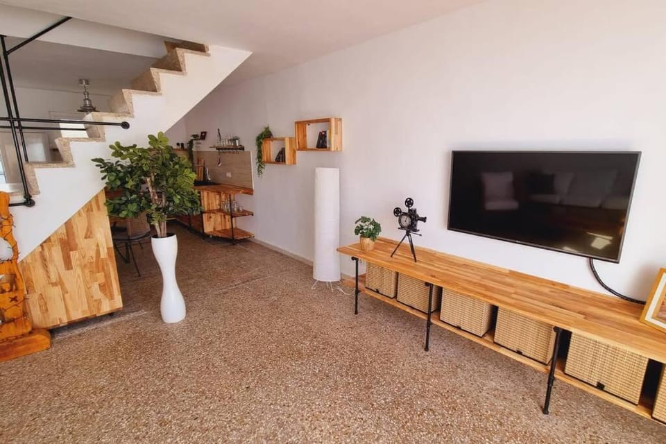 TV and multimedia, Living room, Evening entertainment