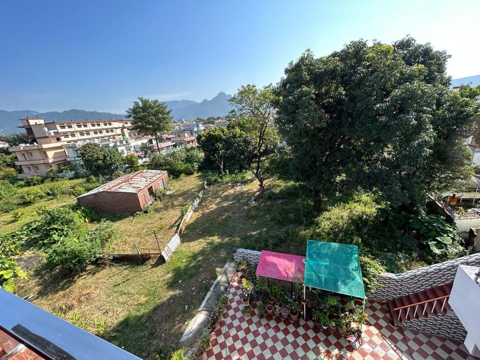 Property building, Natural landscape, Garden, Garden view, Mountain view