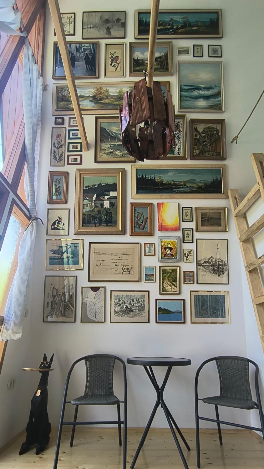 Living room, Seating area