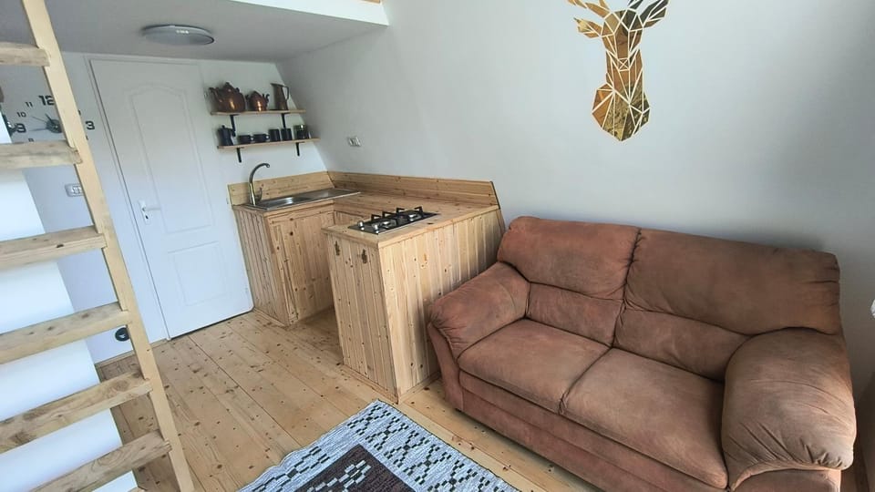 Kitchen or kitchenette, Seating area