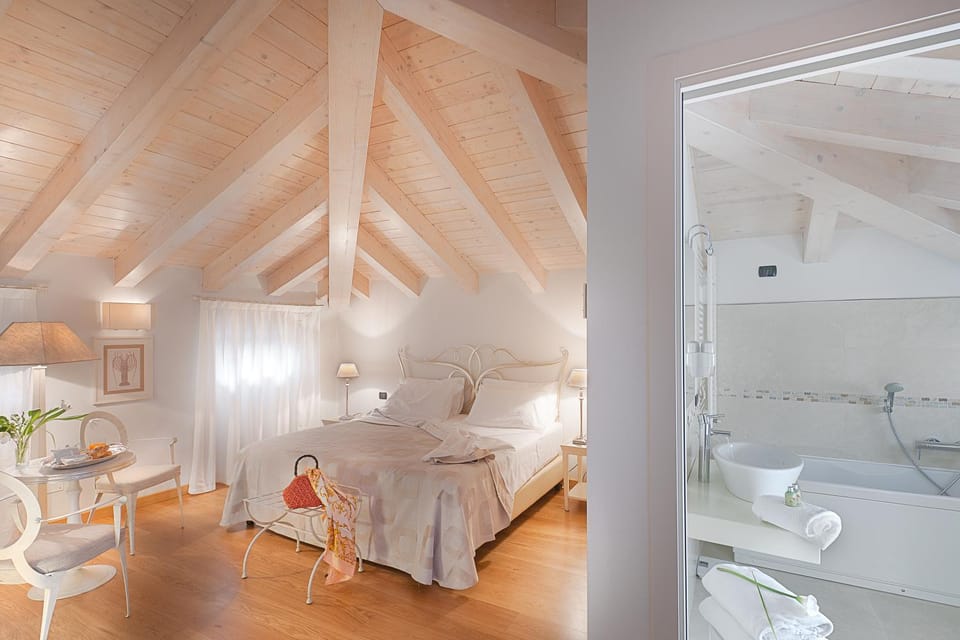 Bed, Bathroom, Photo of the whole room, Bedroom