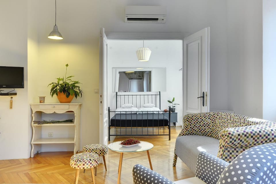 Bed, Living room, Bedroom