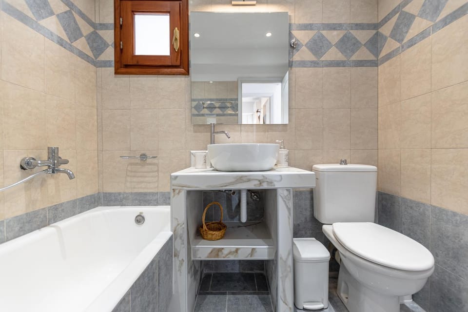 Toilet, Bathroom, Bath