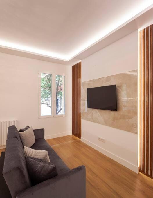 Malasaña I calle Churruca 2BR 2BH Apartment in Centro