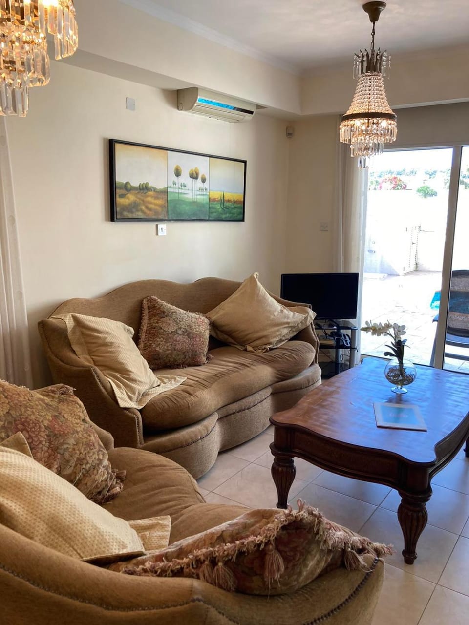 Living room, Seating area
