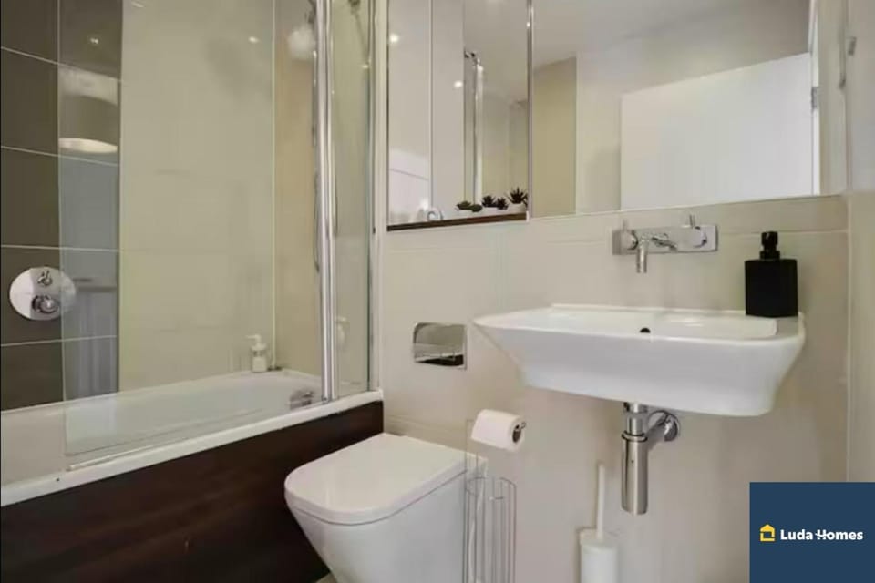 Shower, Toilet, Bathroom, Bath