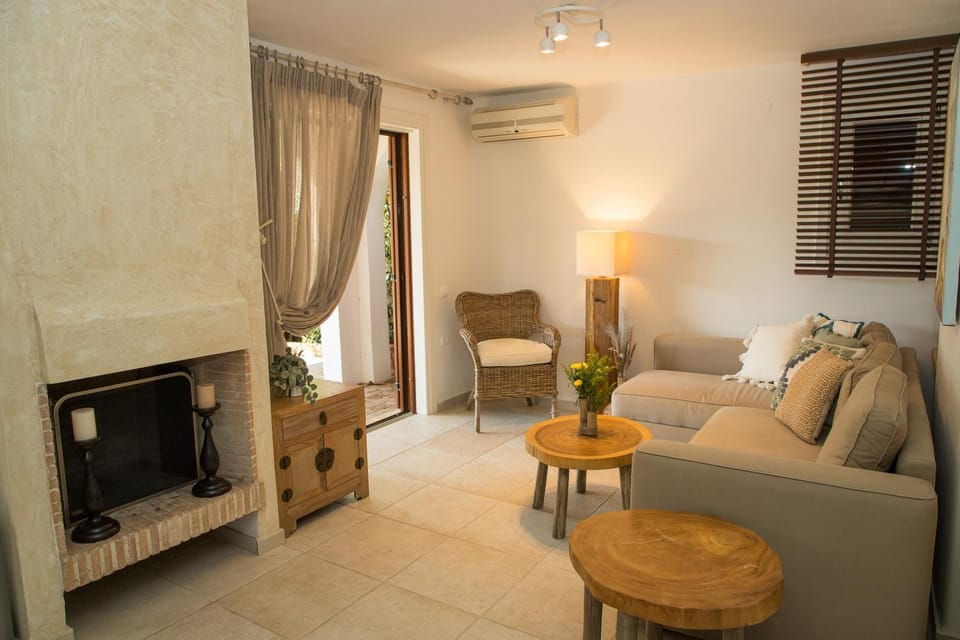 Living room, Seating area, air conditioner