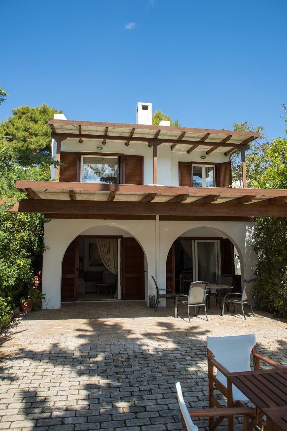 Property building, Day, Balcony/Terrace