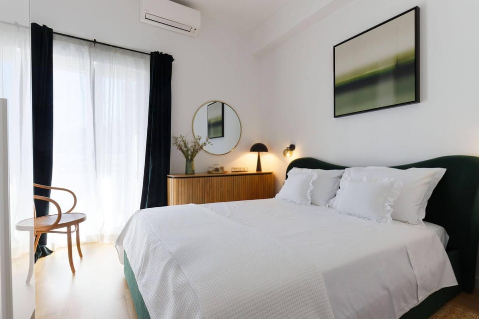 Bed, Photo of the whole room, Bedroom, air conditioner