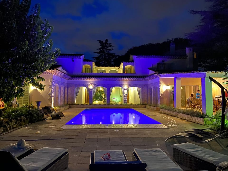 Grande Villa 18 pers- Piscine et Calme Absolu Villa in Mouans-Sartoux