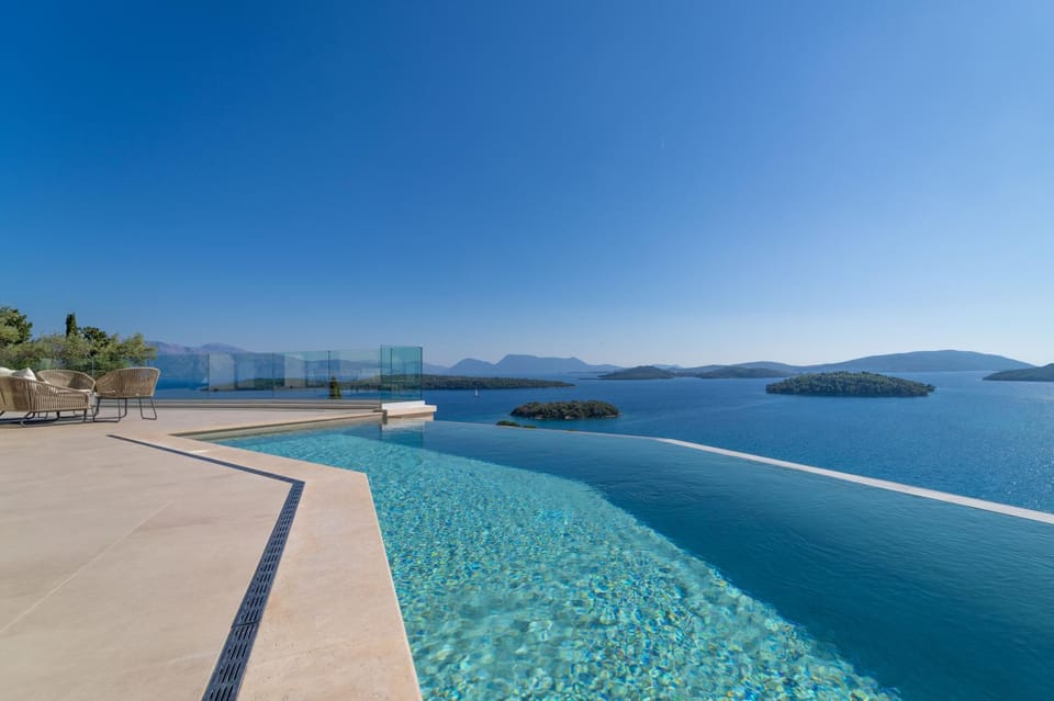 Day, Mountain view, Pool view, Swimming pool