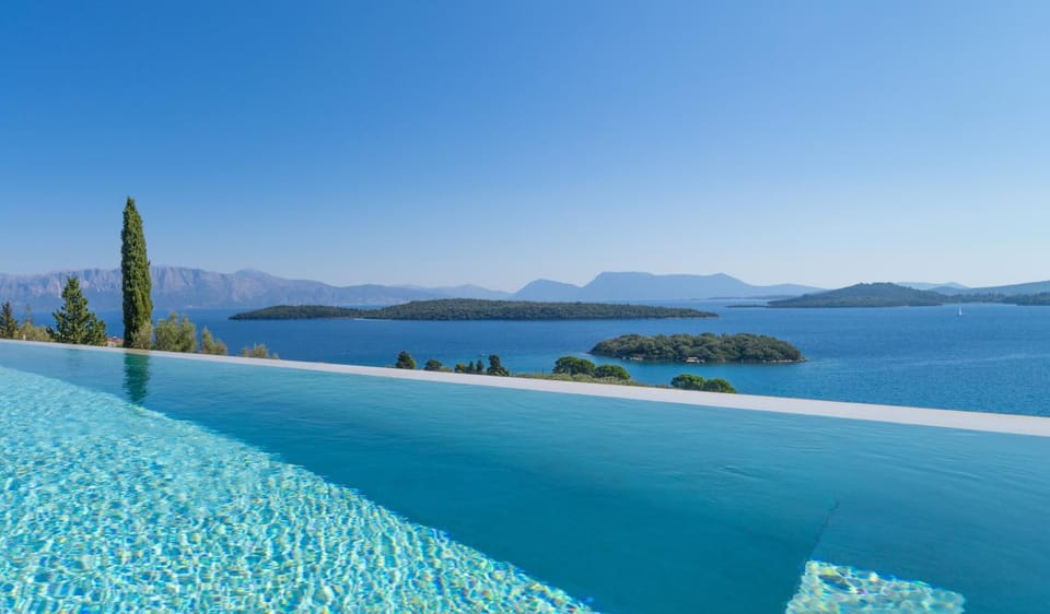 Mountain view, Pool view, Swimming pool